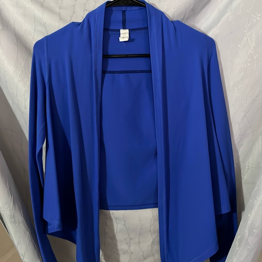 IVIVVA- four’s a charm blue yoga wrap
EUC- soft material, size 10P